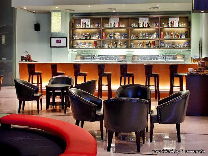 Quest Hotel Simpang Lima - Semarang By Aston Restaurant photo