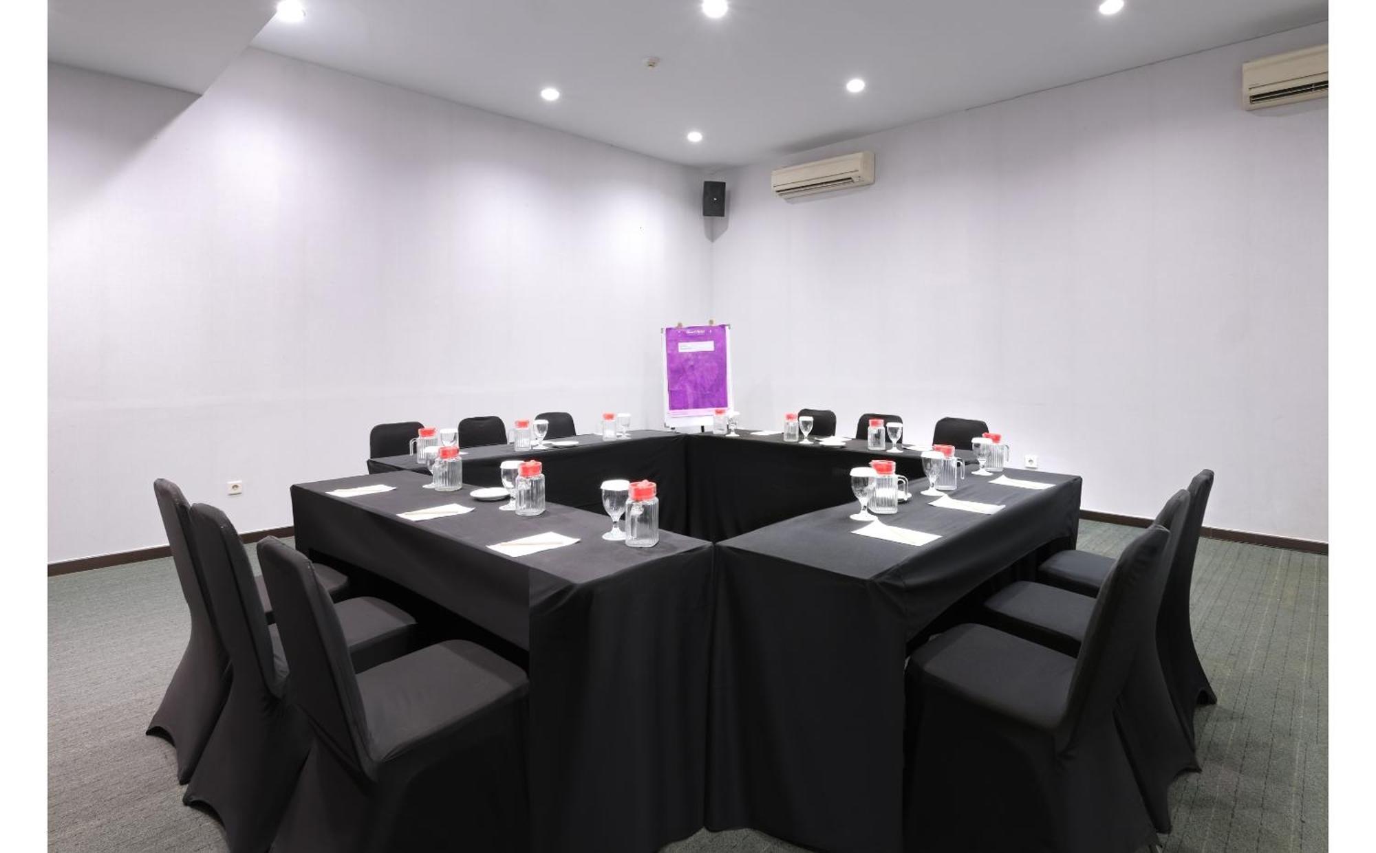 Quest Hotel Simpang Lima - Semarang By Aston Exterior photo