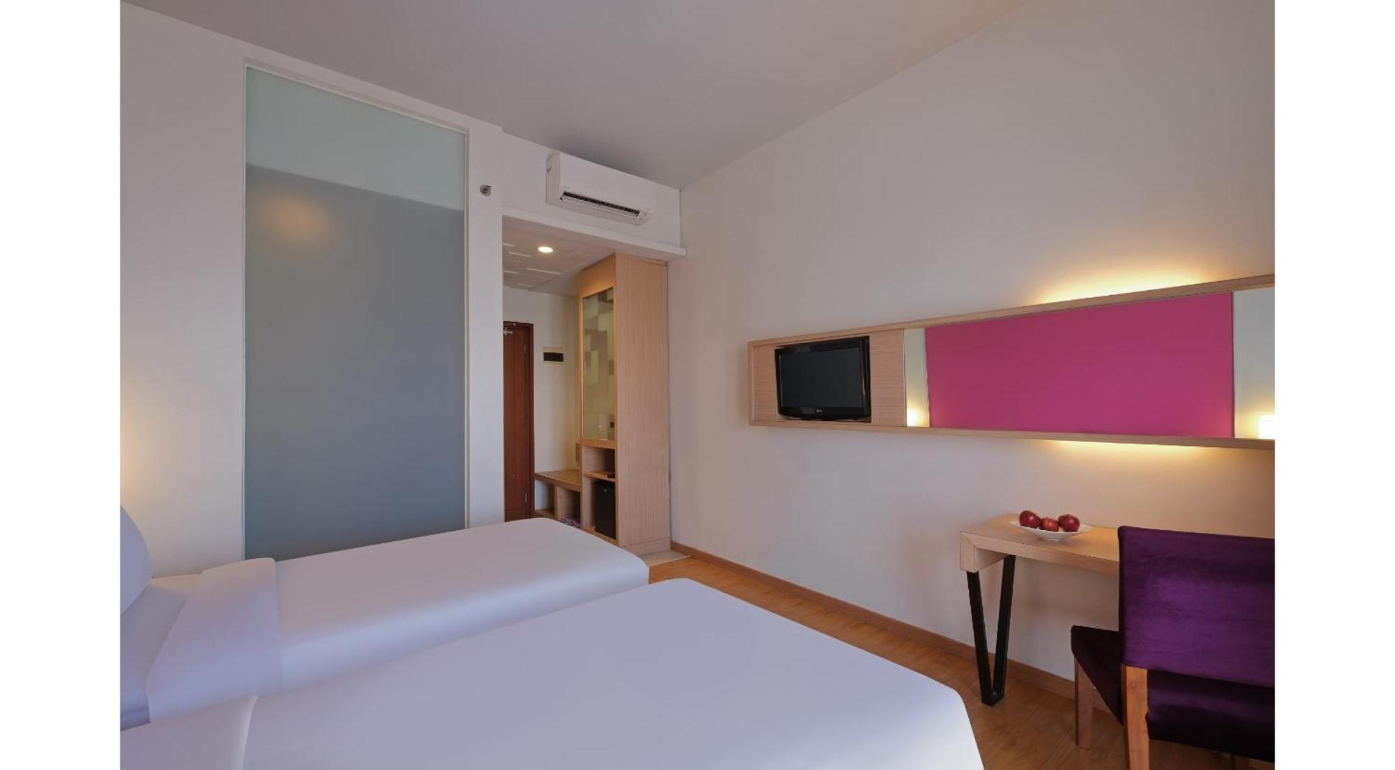 Quest Hotel Simpang Lima - Semarang By Aston Exterior photo