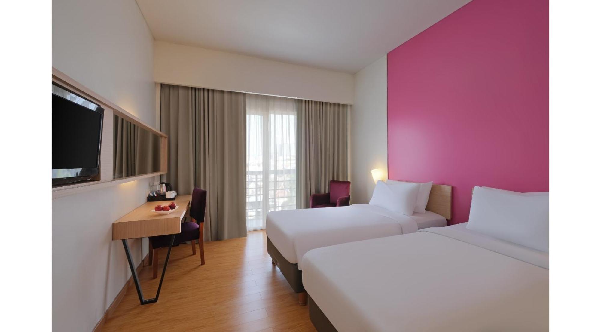 Quest Hotel Simpang Lima - Semarang By Aston Exterior photo