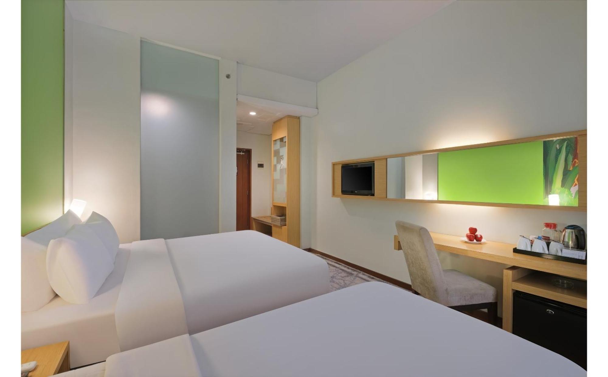 Quest Hotel Simpang Lima - Semarang By Aston Exterior photo