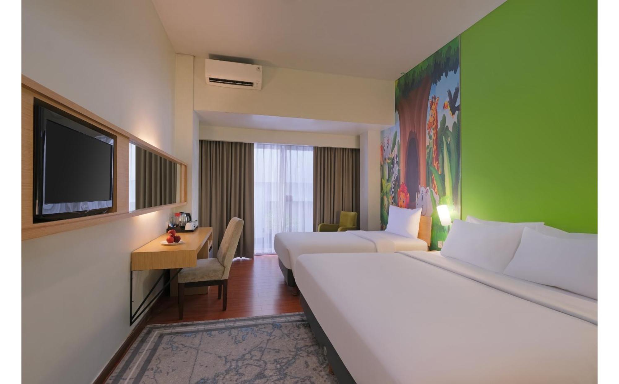 Quest Hotel Simpang Lima - Semarang By Aston Exterior photo