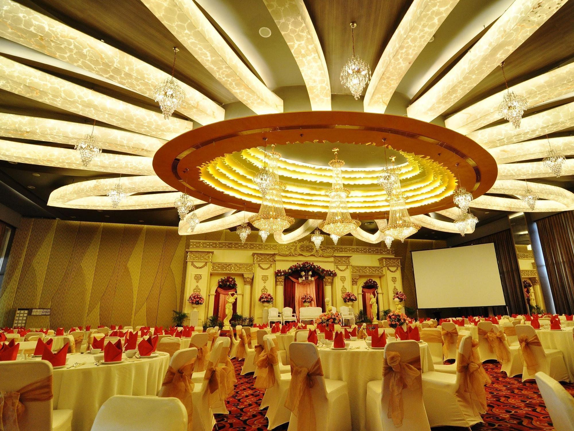 Quest Hotel Simpang Lima - Semarang By Aston Exterior photo