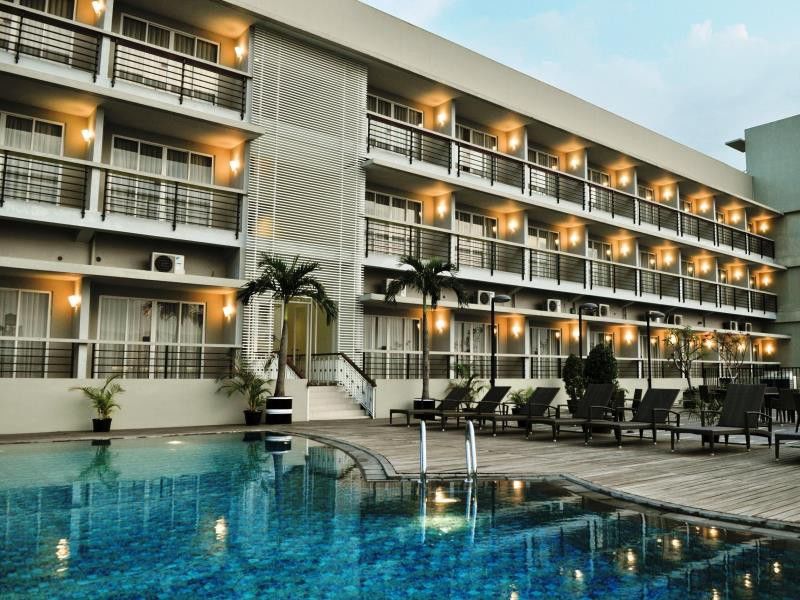 Quest Hotel Simpang Lima - Semarang By Aston Exterior photo