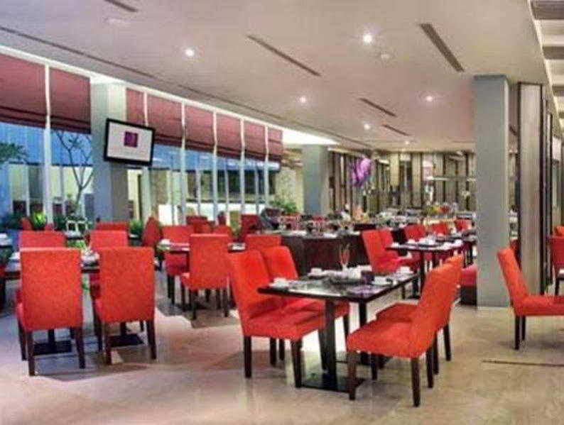 Quest Hotel Simpang Lima - Semarang By Aston Exterior photo